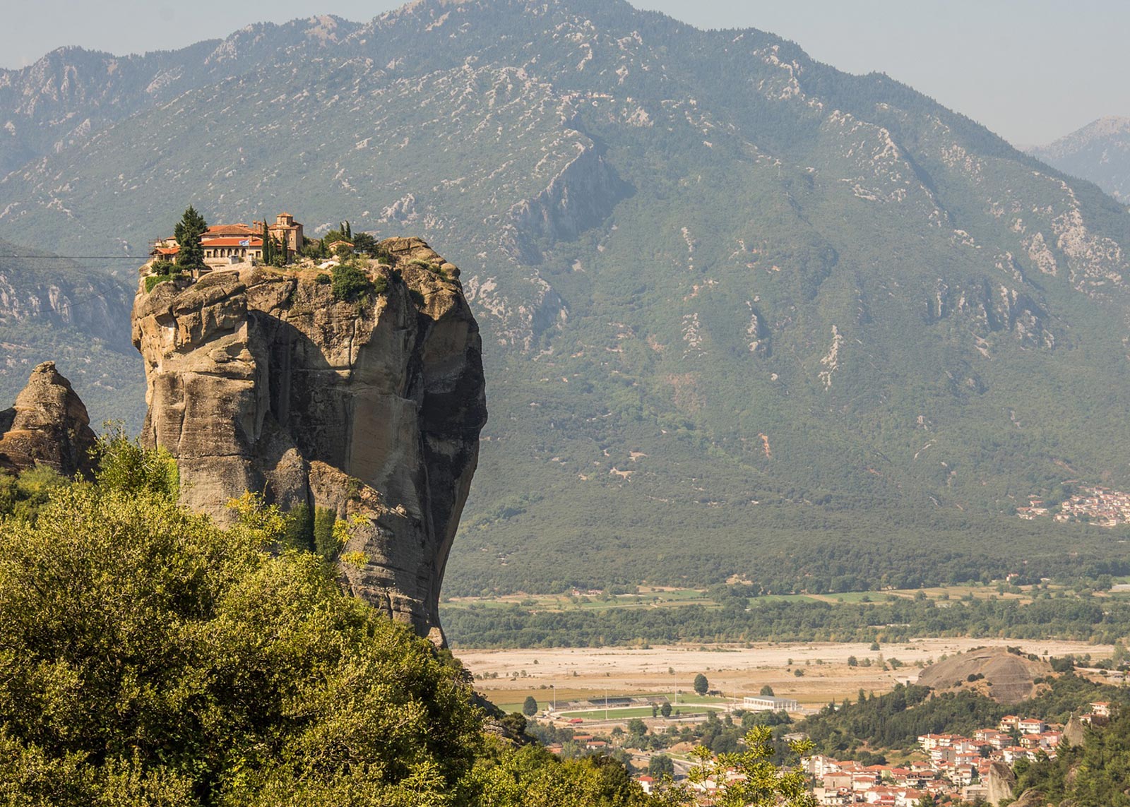luna de miere - mai - grecia, kalambaka, meteora - overseas travel